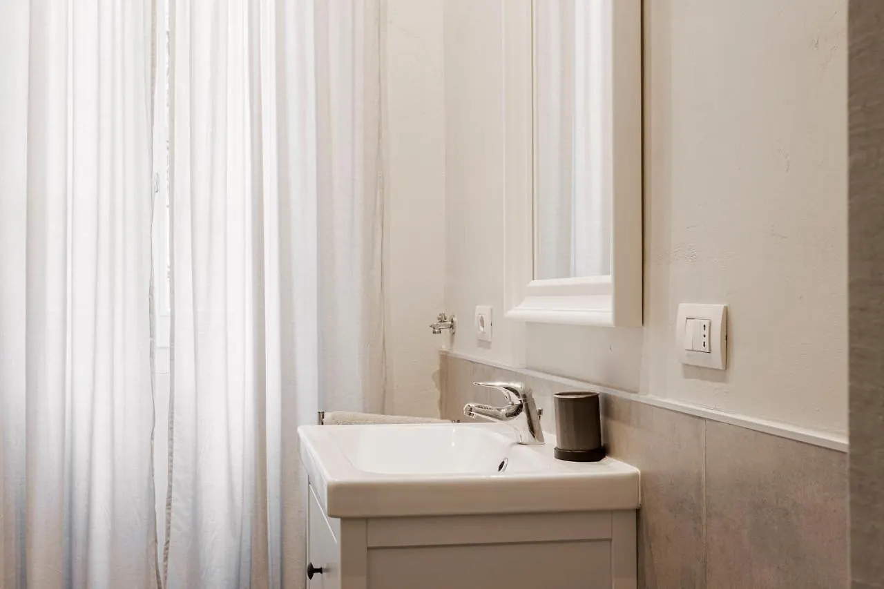 Stylish Milanese Studio - Via Cirillo 0*, Milan